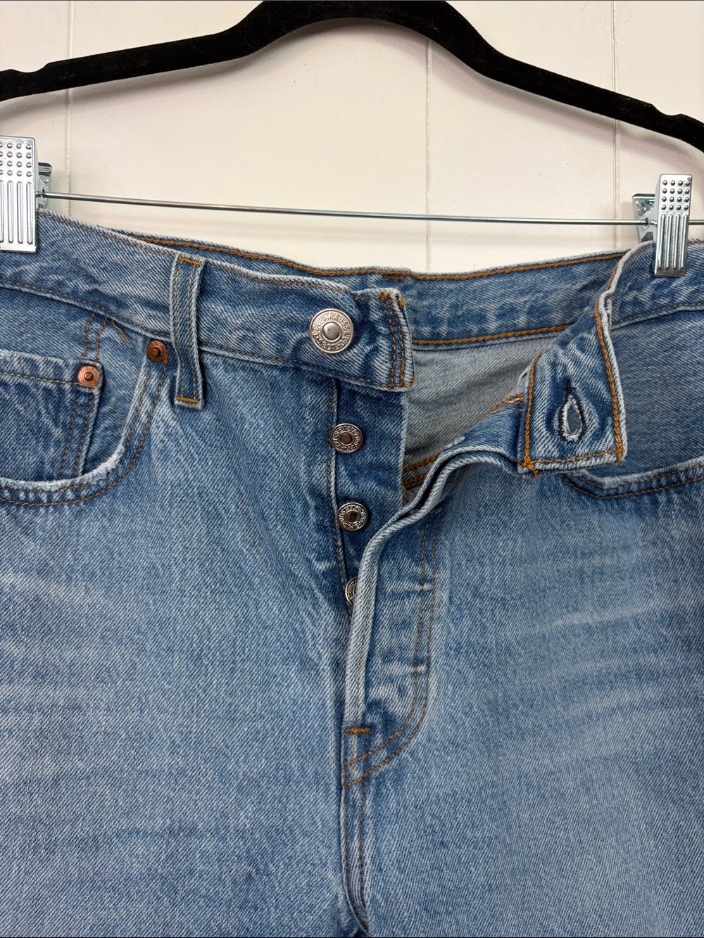 Levi’s 501 Cropped Ankle High Rise Light Wash Frayed Jeans size 31 32 Cotton - Picture 4 of 13